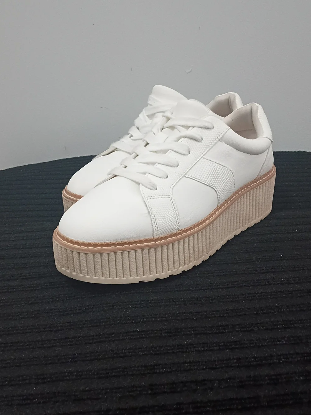 Dolce Vita Women's White Platform Lace-Up Sneakers with Tan Trim Sz 10